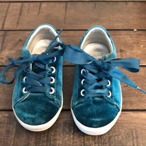 Velvet Green sneakers toddler size 8